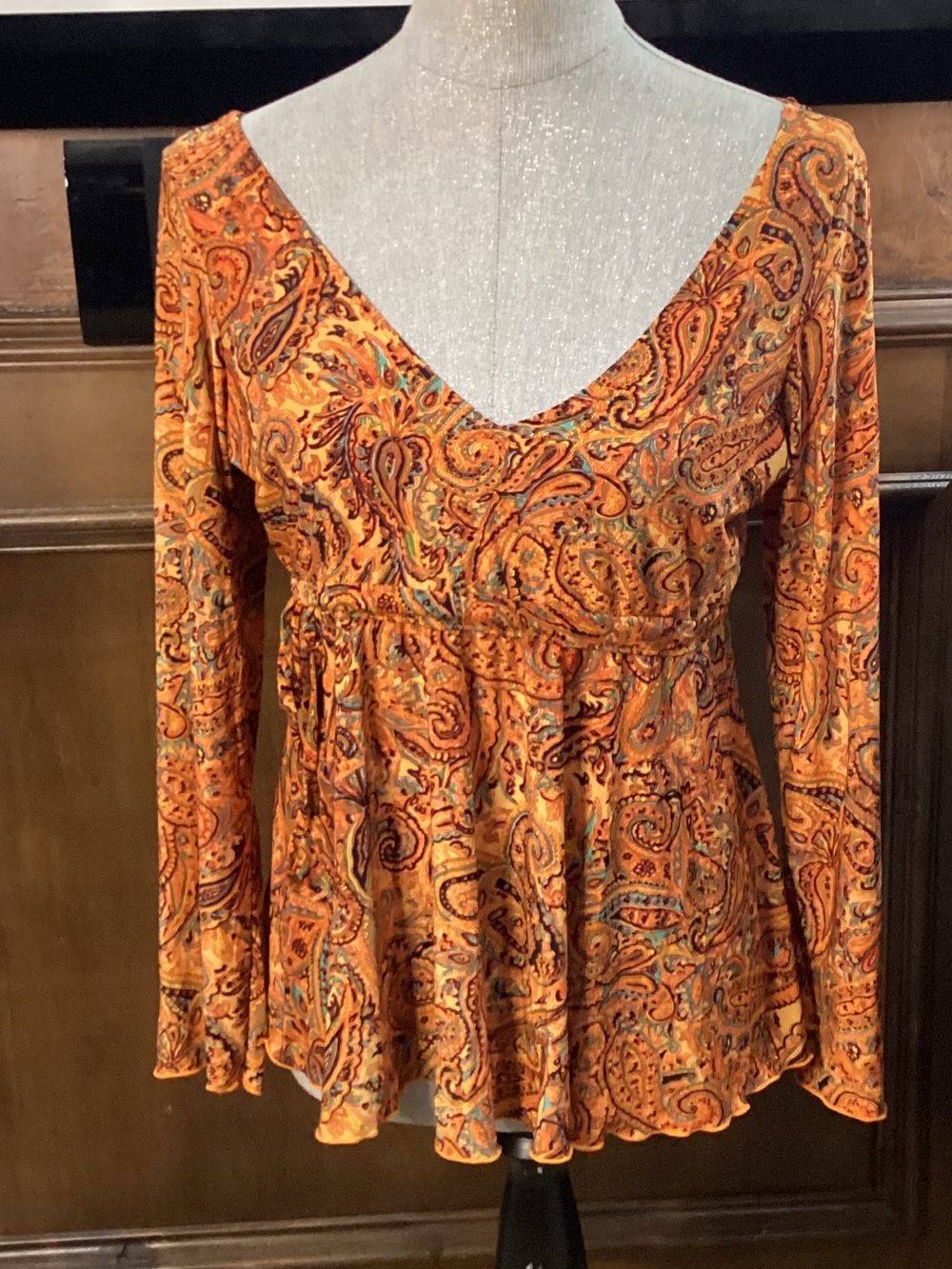 PRE-OWNED S/M? Source Unknown Orange Paisley V-Neck Peplum Blouse